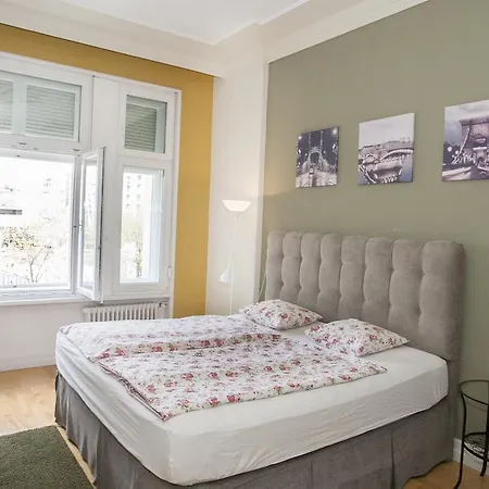 Eliza Studio In The Center * Budapest